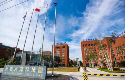 孵化平台竞相开花 产业集聚效应显现